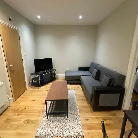 Lovely 1 Bedroom Apartment With On Street Parking London Exterior photo