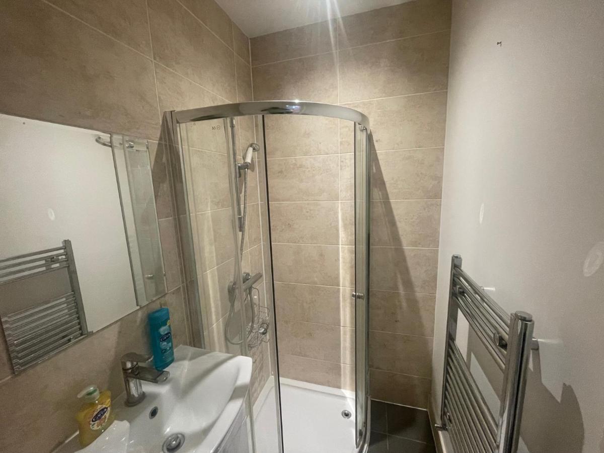 Lovely 1 Bedroom Apartment With On Street Parking London Exterior photo