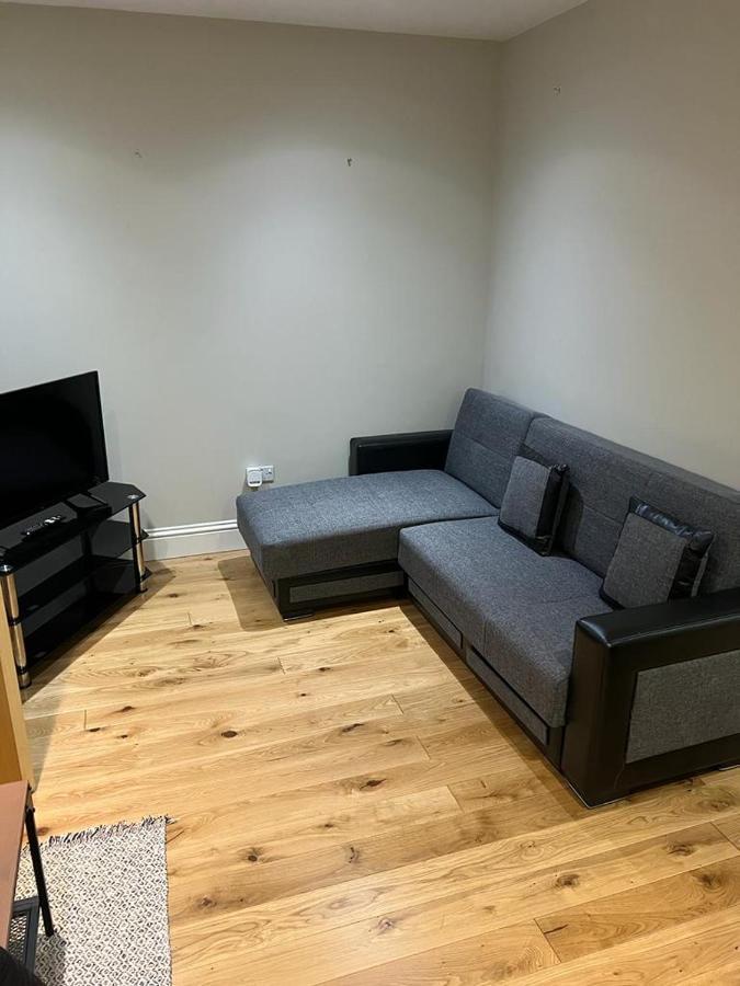 Lovely 1 Bedroom Apartment With On Street Parking London Exterior photo