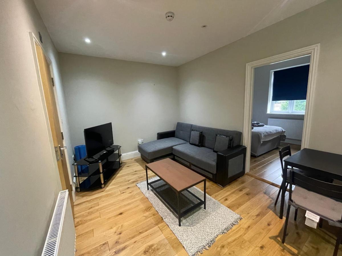Lovely 1 Bedroom Apartment With On Street Parking London Exterior photo